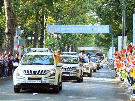 La caravane de voitures de l ASEAN et de l Inde à HCM-V
